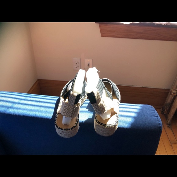 Platform Sandals - Picture 3 of 6